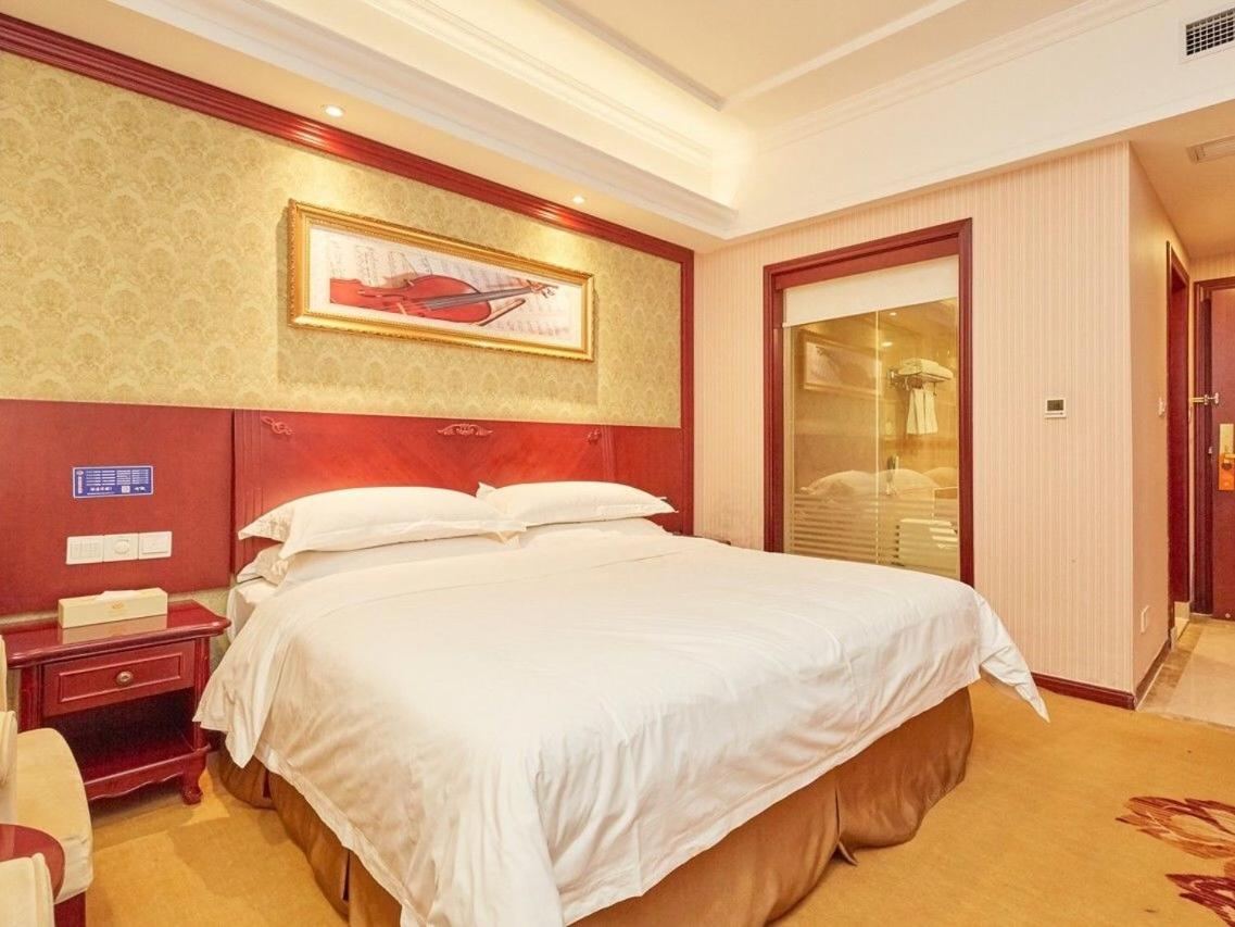 Vienna Classic Hotel (Shanghai Jinshan Zhangyan Industrial Park Zhongqiao College) 13/23