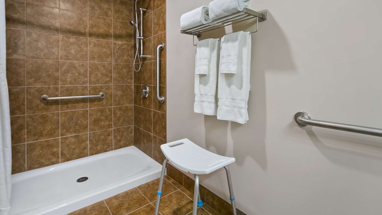 Best Western Plus Chateau Inn Sylvan Lake 15/15