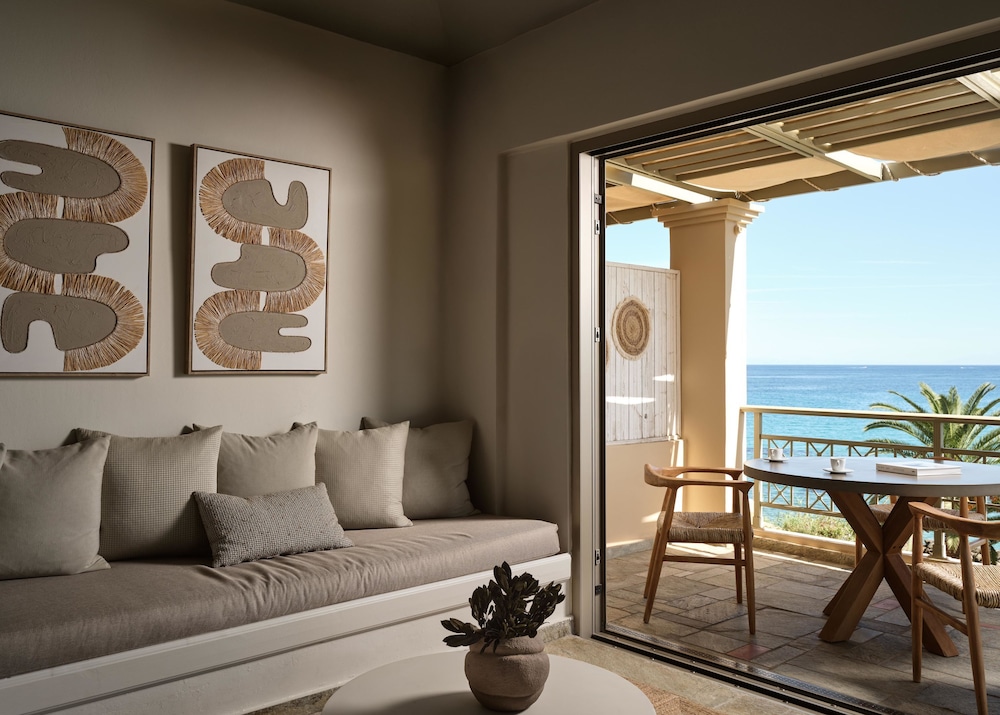2 Bedrooms, Superior, Suite, Twin Beds, Queen Bed, Beach Front, Sofa، Calypso Villas Zakynthos 4/7