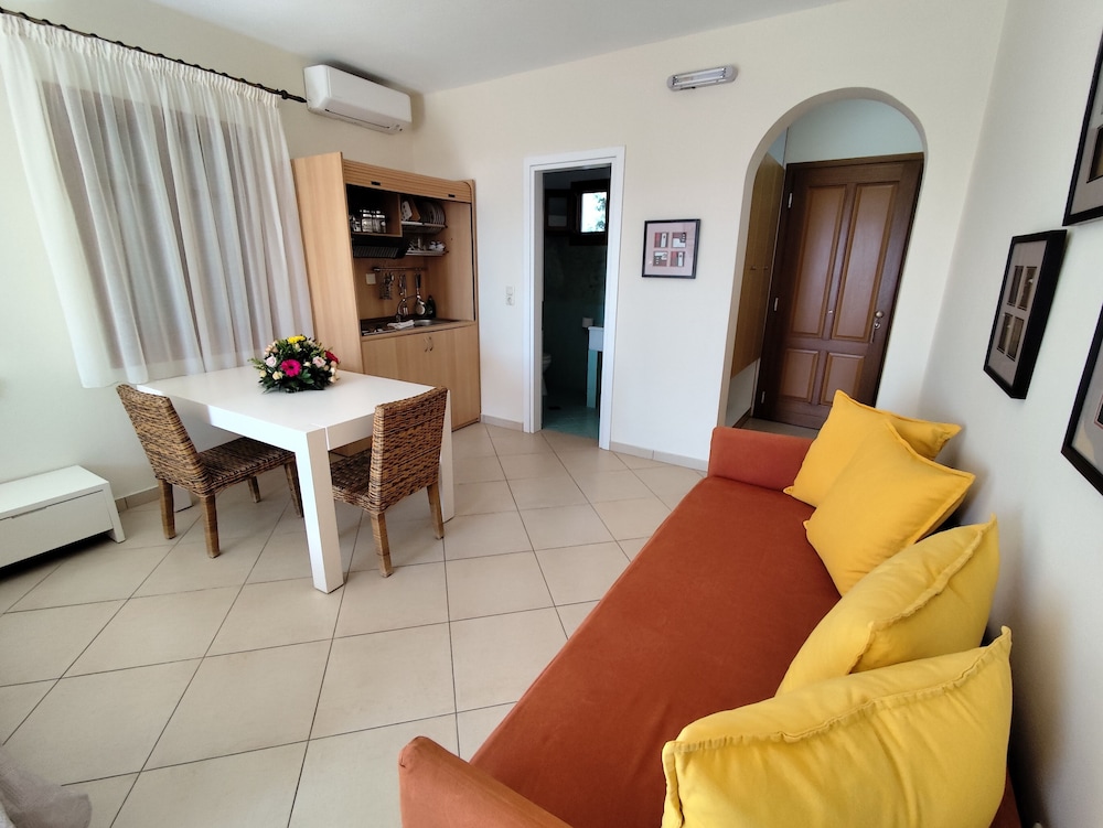 Margaritari Hotel 24/50
