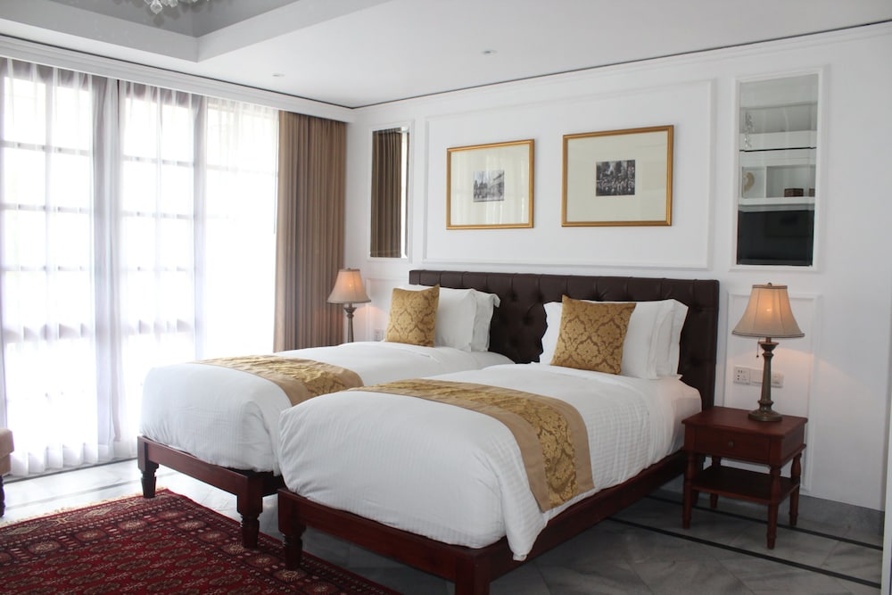 GRAND, CLUB, SUITE