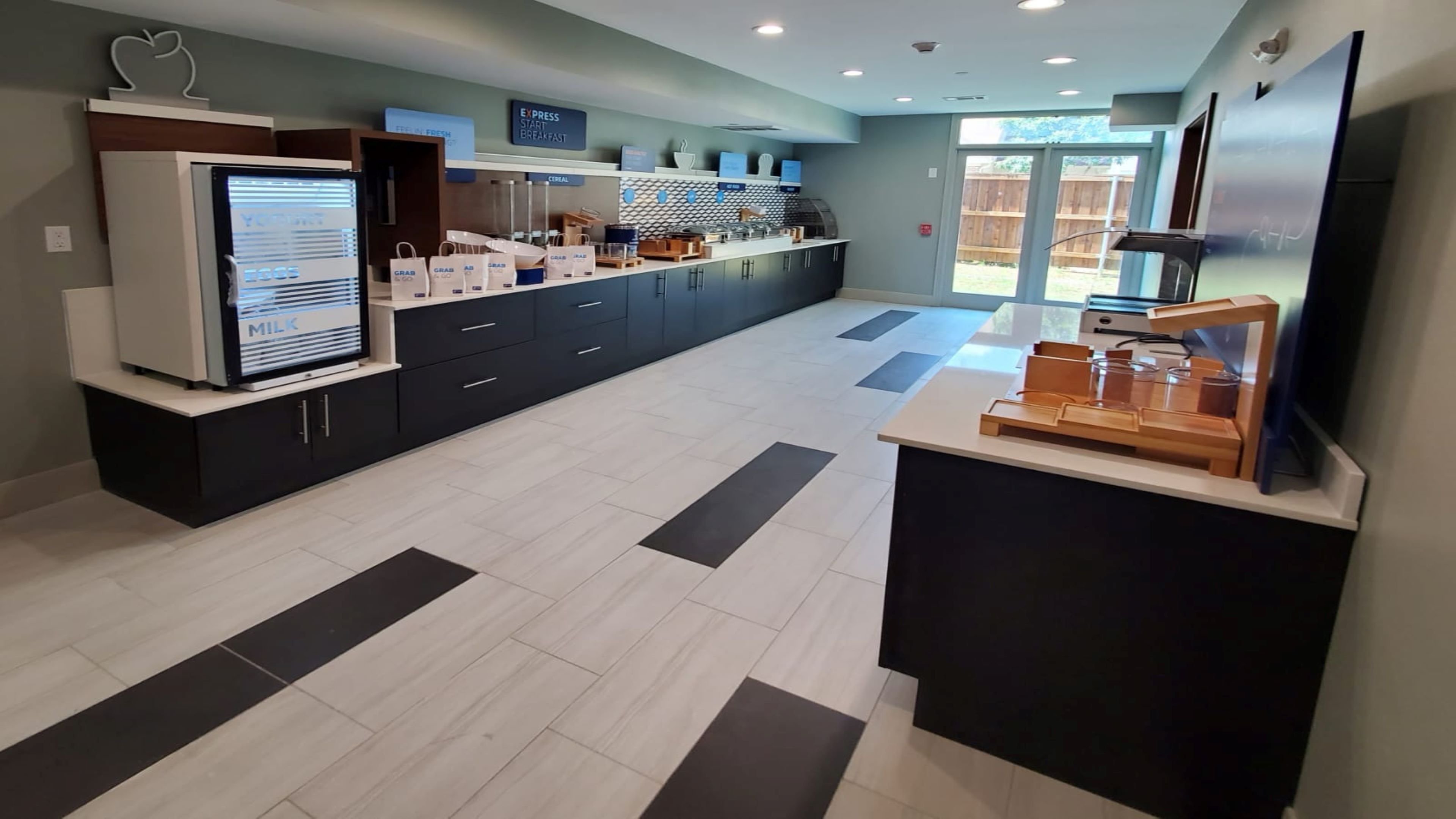 Holiday Inn Express And Suites Arlington North Stadium Area 8/34