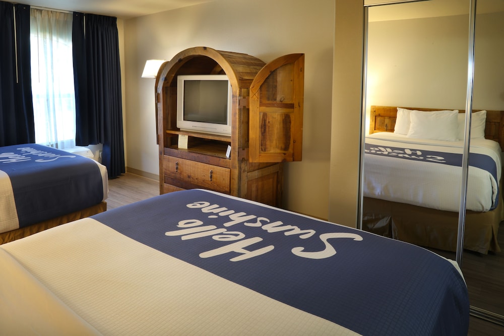 Days Inn Suites Llano 9/36
