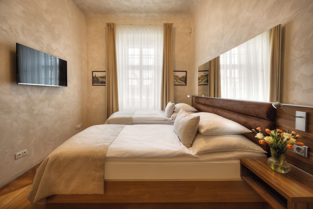 Monastery Hotel 36/89