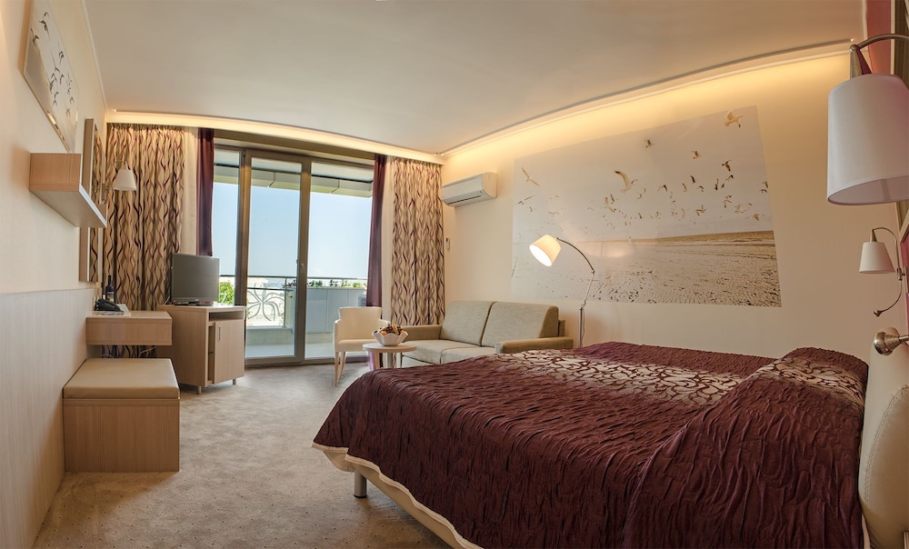 AMELIA HOTEL 14/45