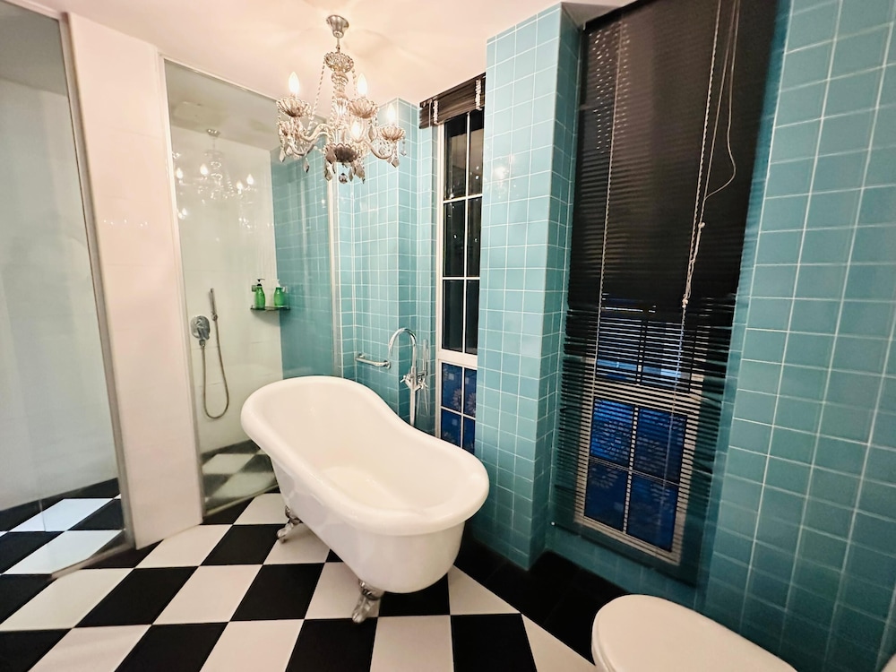 Havona Boutique Hotel at Mount Austin 45/48