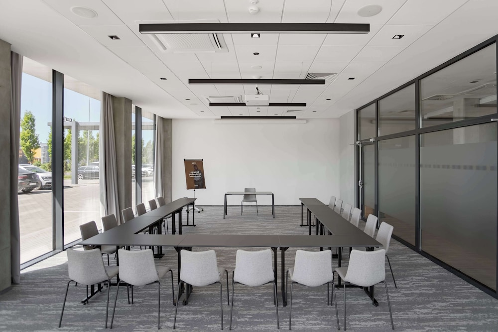 Park Inn by Radisson Vilnius Airport Hotel & Conference Centre 66/72