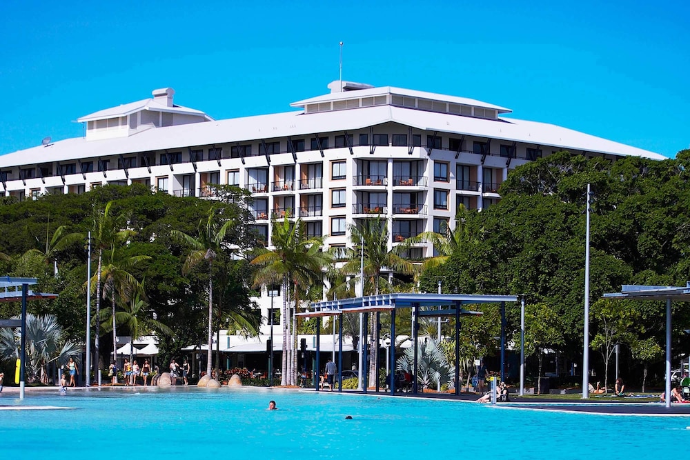Mantra Esplanade Cairns 7/66