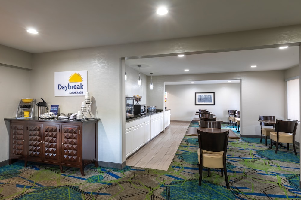 Days Inn by Wyndham Greenville SC 3/23