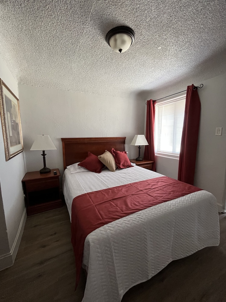 Arizona 9 Motor Hotel 17/28