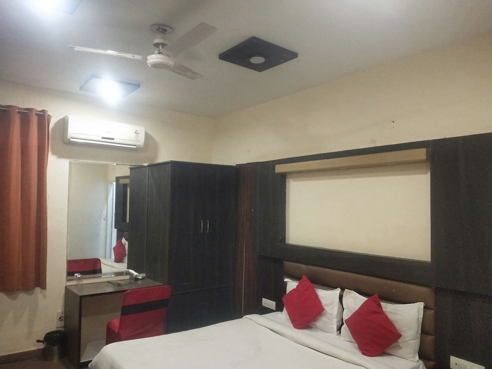 DESIGN, DOUBLE BED, CITY VIEW