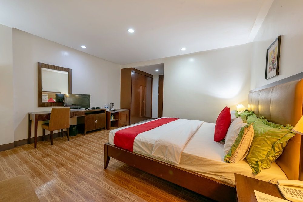 Capital O 176 Bliss Hotel 16/60