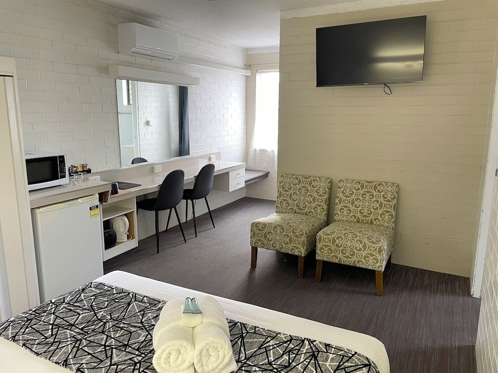 Coastal Bay Motel 59/66