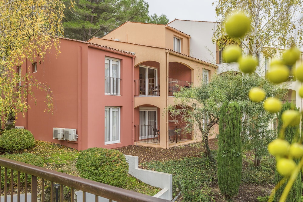 Le Club Mougins 37/50