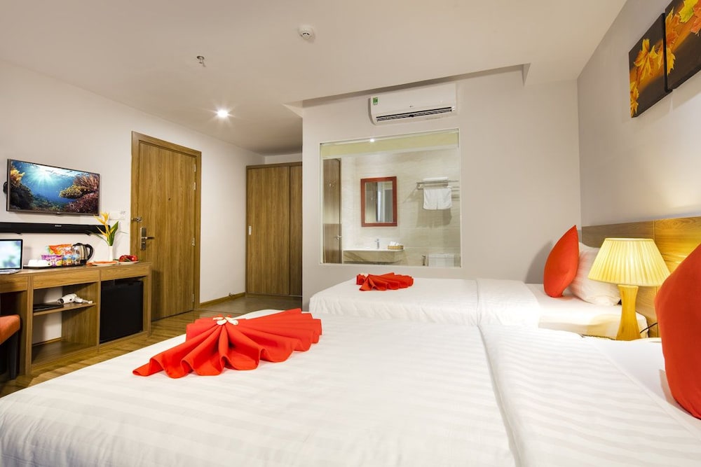 SUPERIOR, DOUBLE OR TWIN BED, CITY VIEW