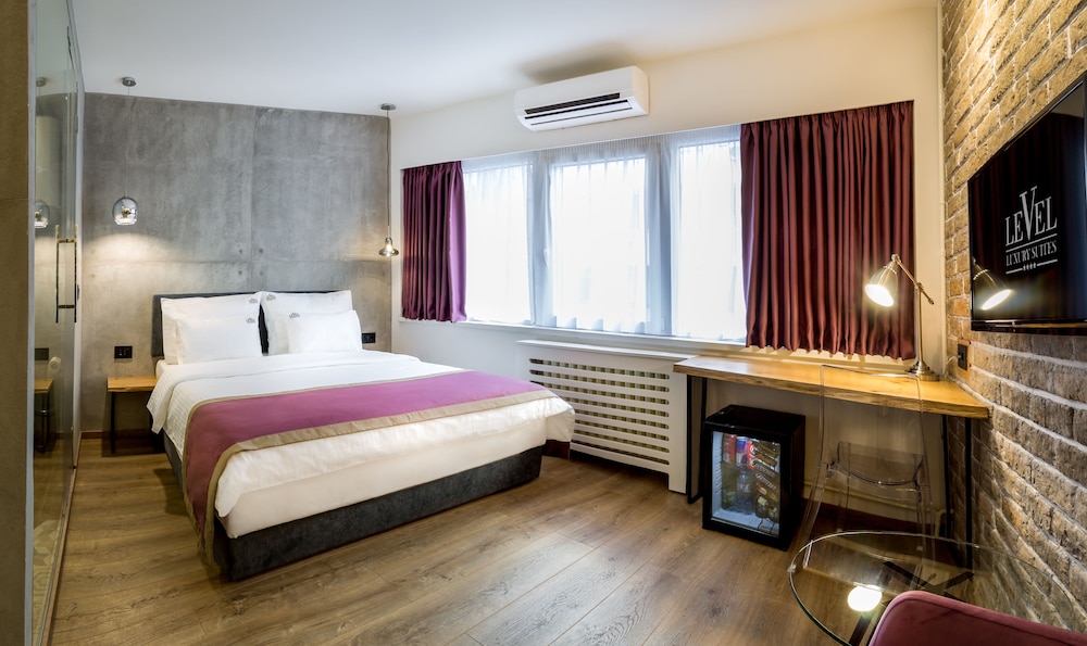 Level Luxury Suites 10/55