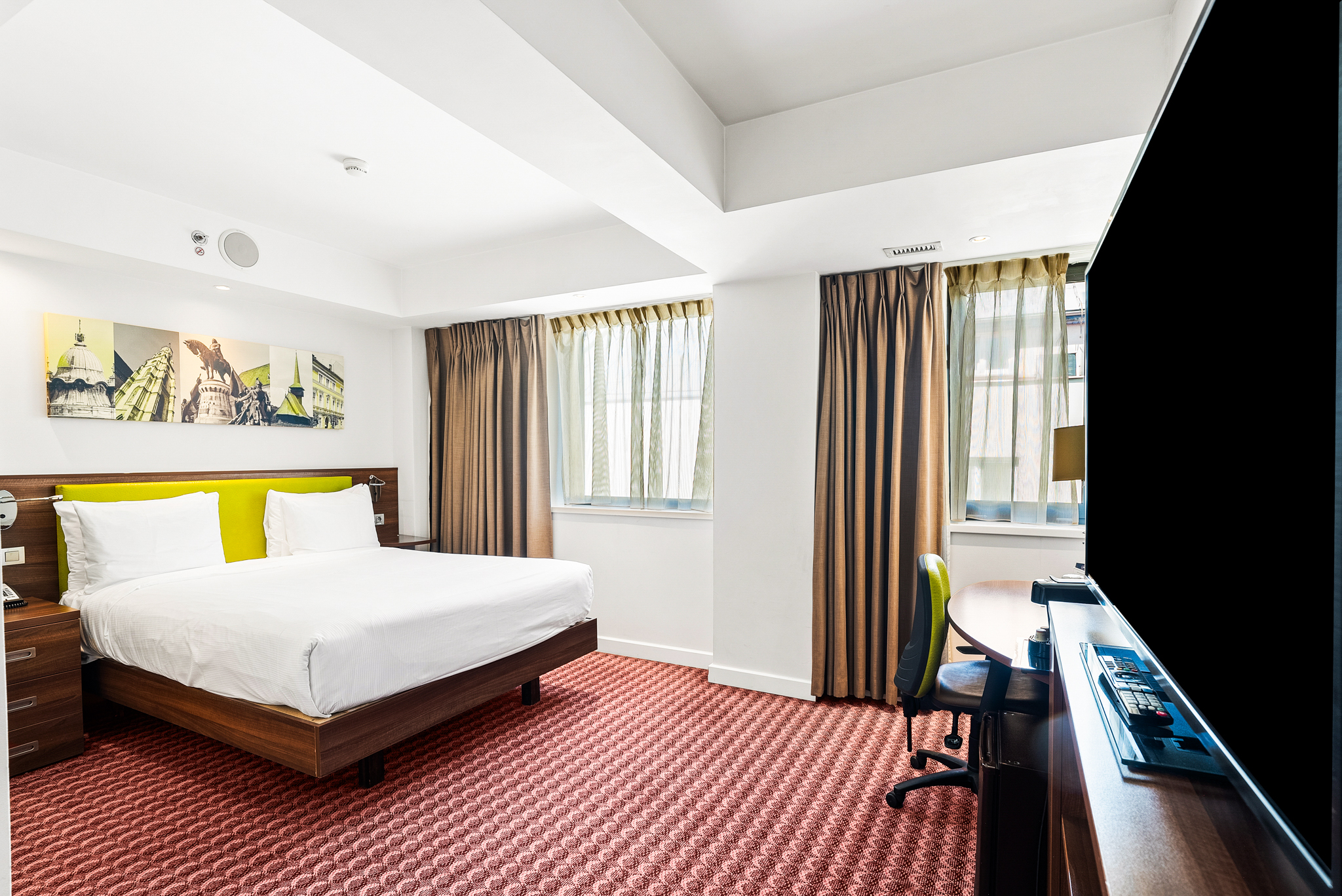 DELUXE, QUEEN BED, SOFA