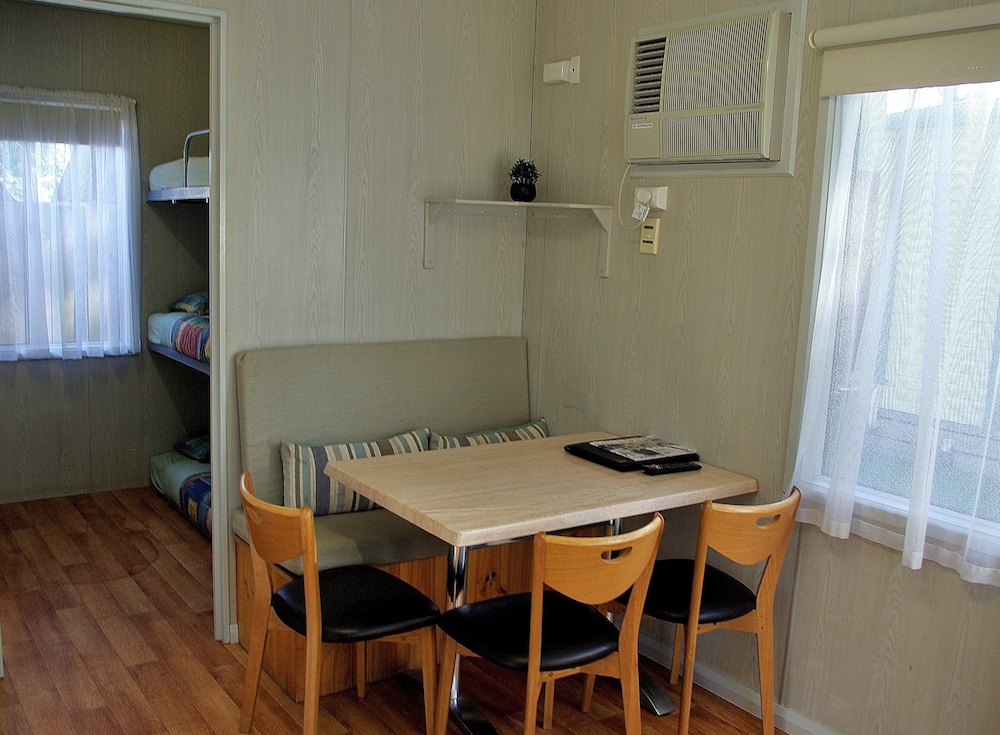 ANGLESEA BEACHFRONT FAMILY CARAVAN PARK 32/50