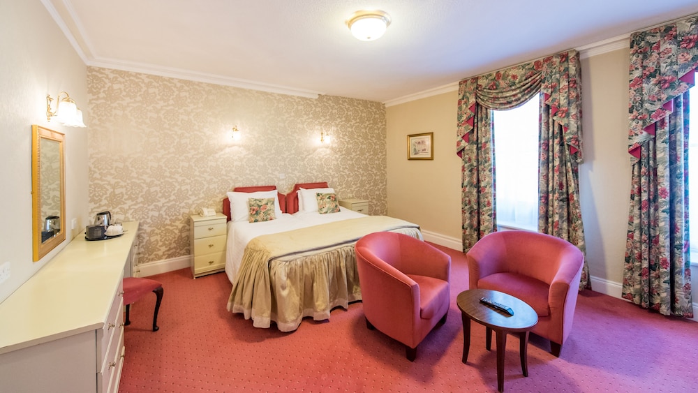 The Royal Hotel 26/40