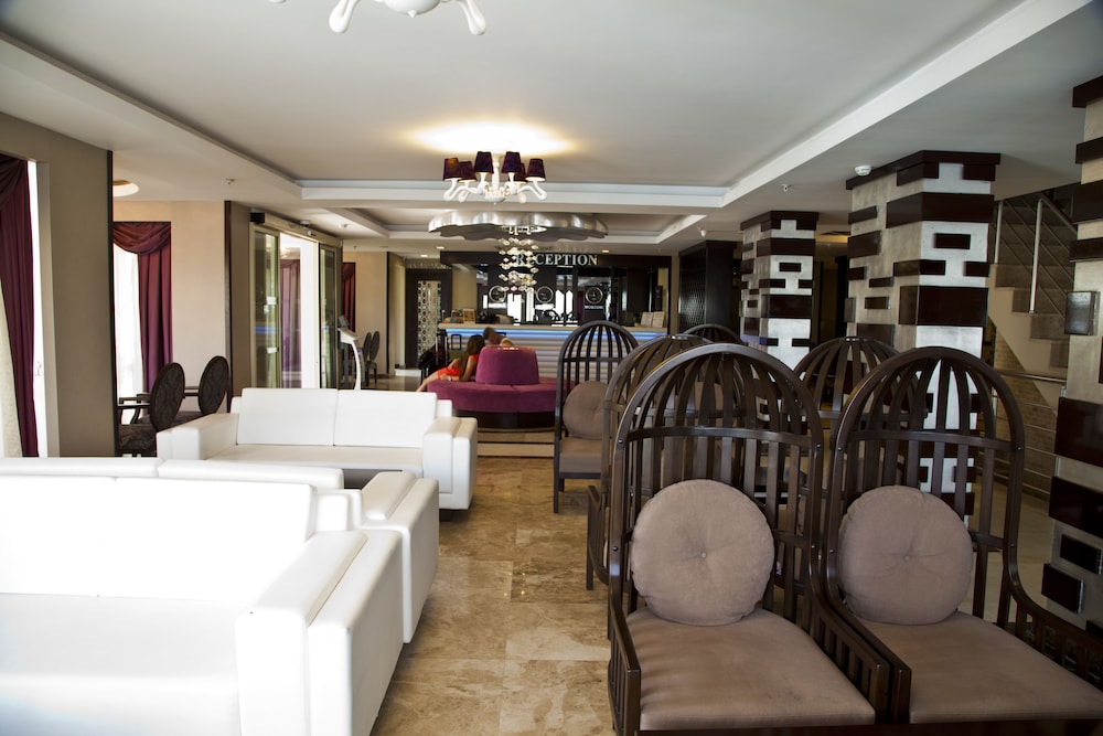 Adella Side Hotel 32/73
