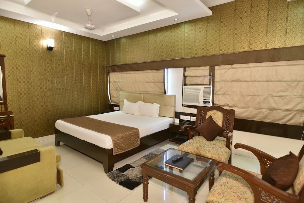 Jullundur Hotel 25/49