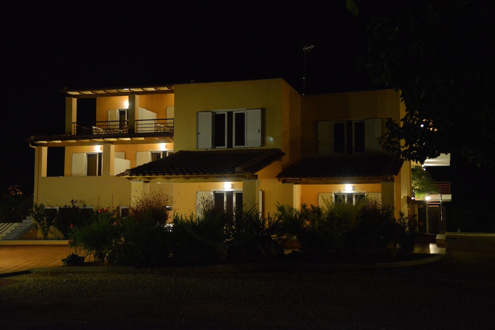 Marias Filoxenia Suites 6/50