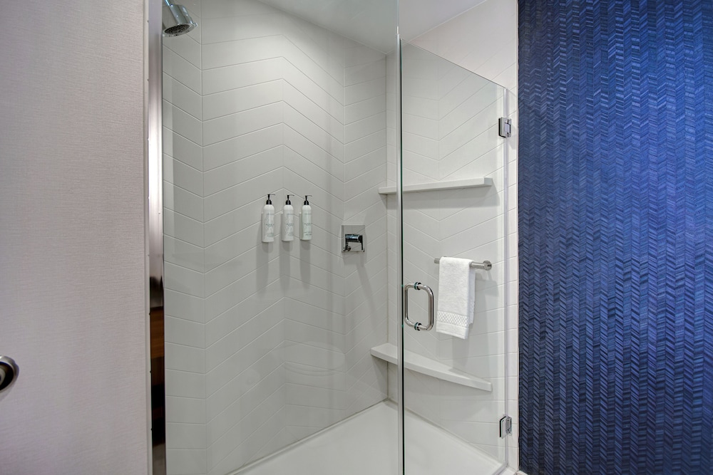 Fairfield Inn & Suites Rochester Hills 33/34