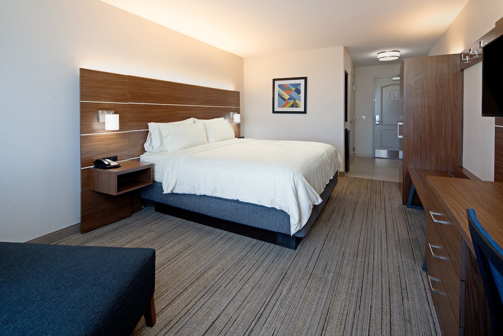 Standard, King Bed, Extra Floor Space