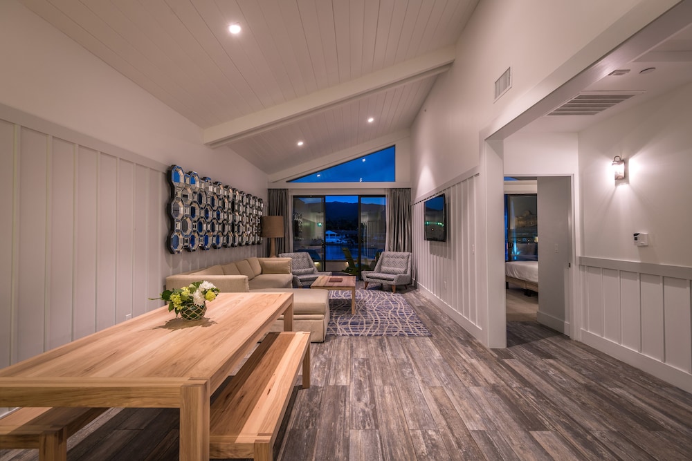 Lakehouse Hotel and Resort 9/100