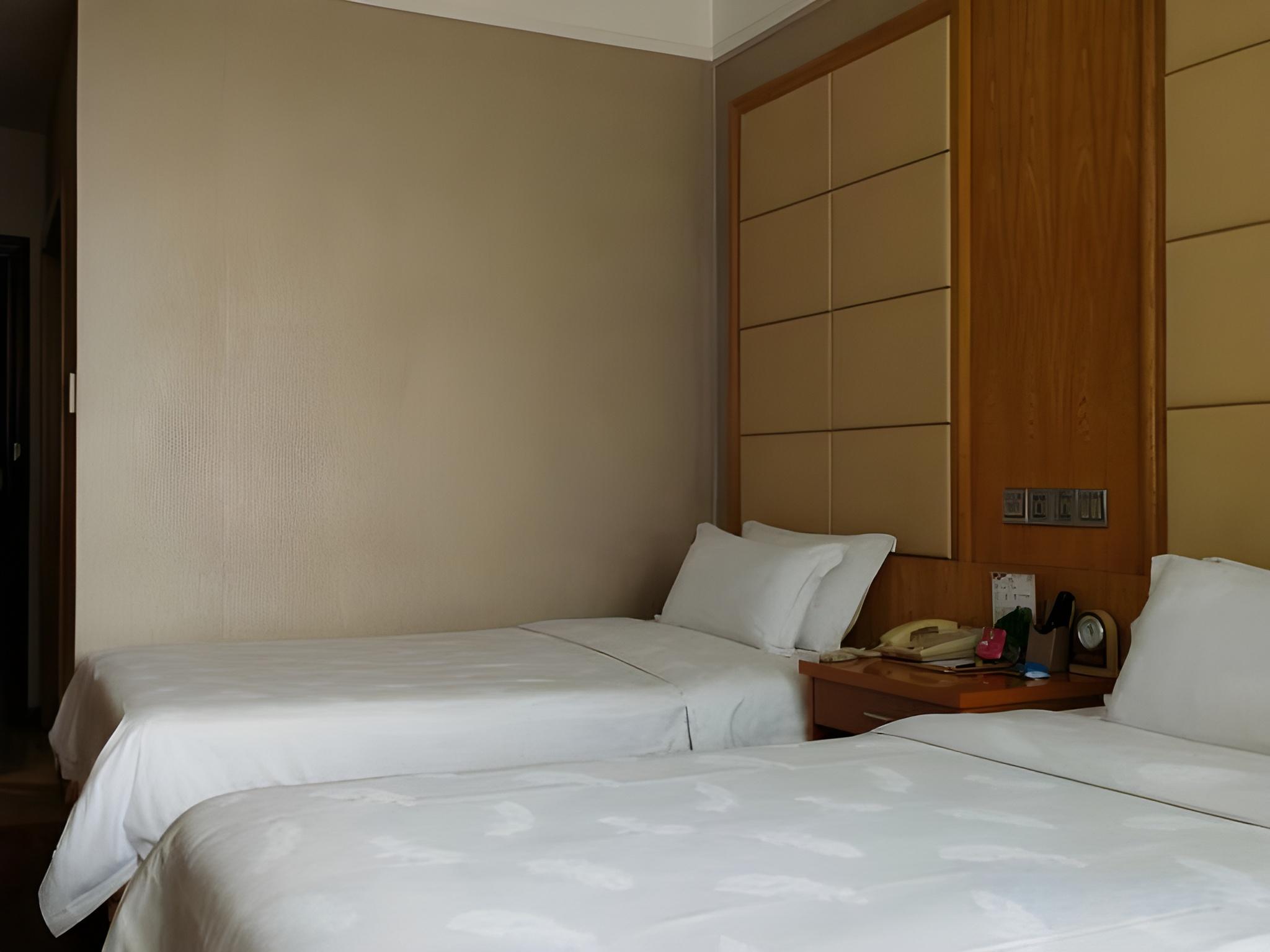Standard, Twin Beds
