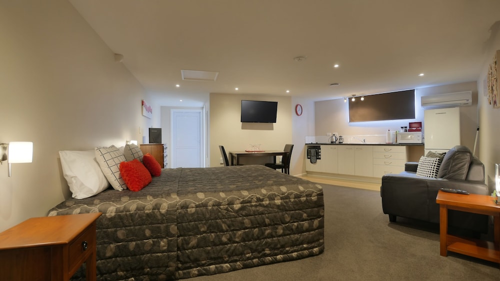 EXECUTIVE, STUDIO, ACCESSIBLE