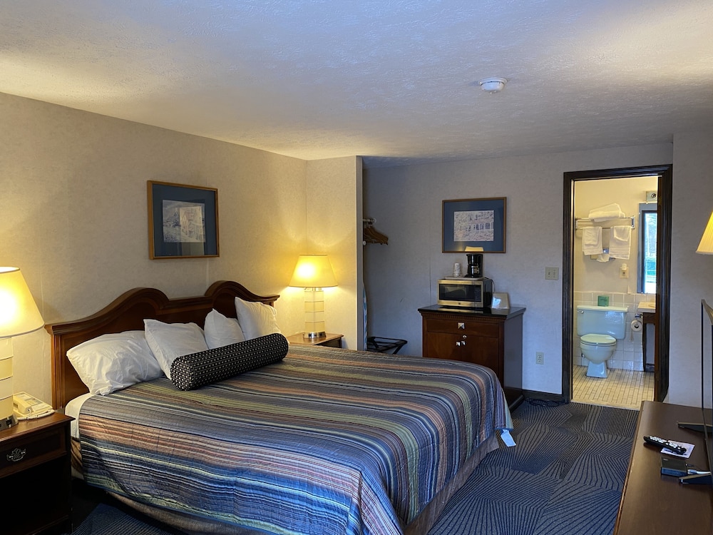 Economy Lodge 682 Main St Sturbridge 12/39