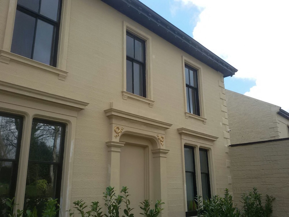 CROSSHILL HOUSE photo3