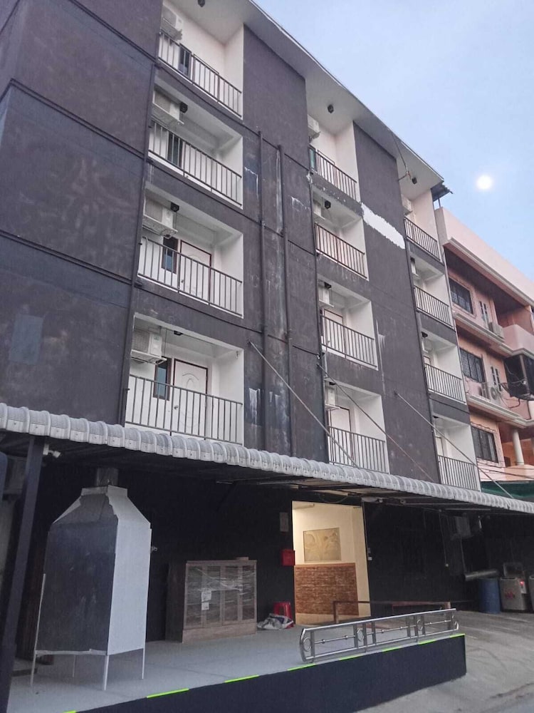 OYO 75577 Palace Hostel photo3