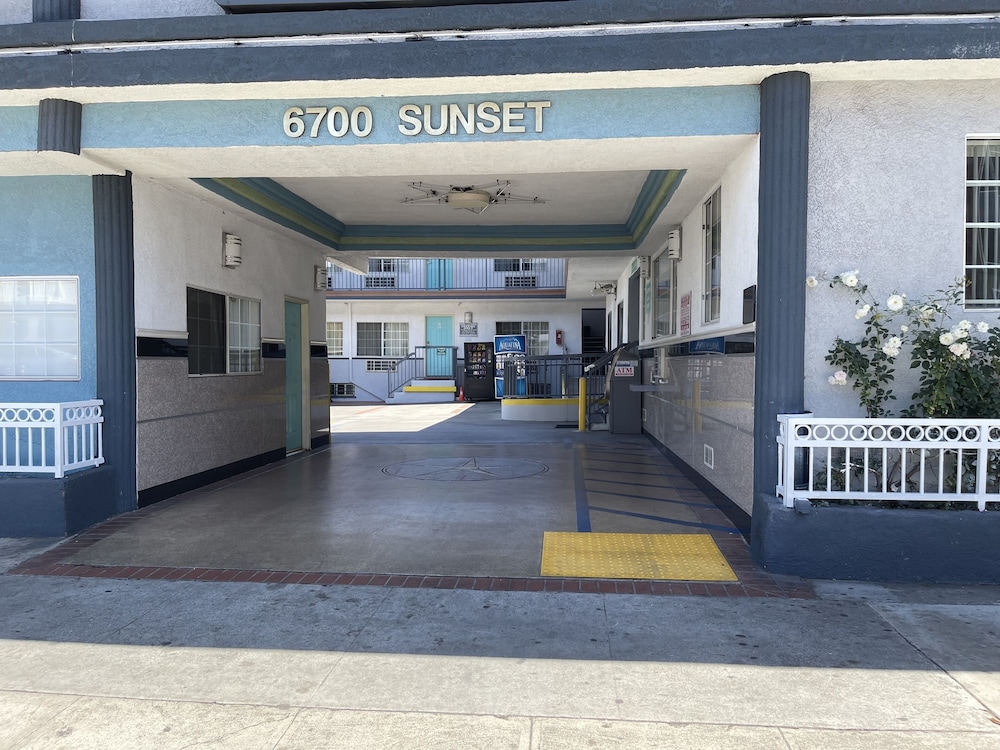 Hollywood Guest Inn 4/23