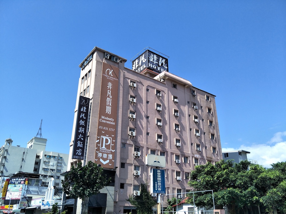 Unique Holiday Hotel 4/32