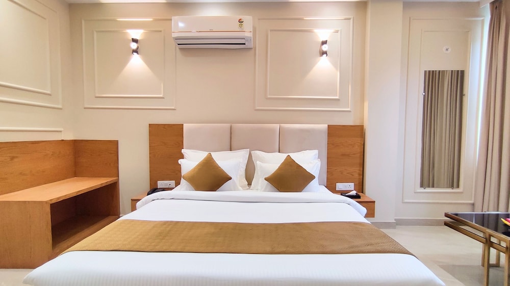 MGR Hotel Moradabad 17/50