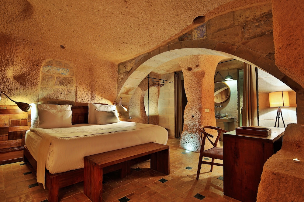 MILLSTONE CAVE SUITES 66/77