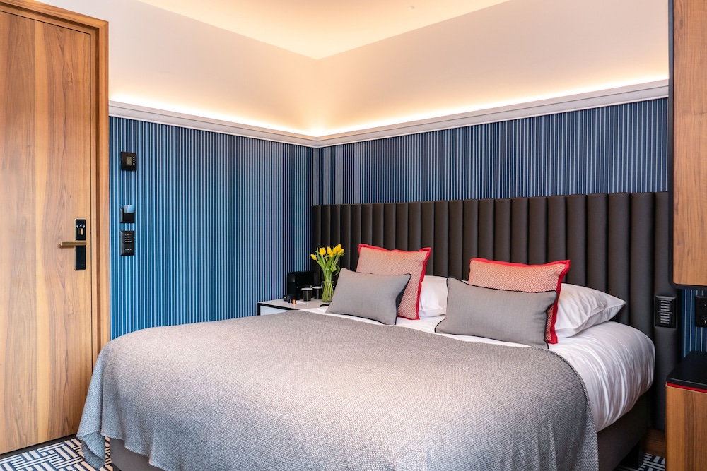 Hotel D Geneva 5/29