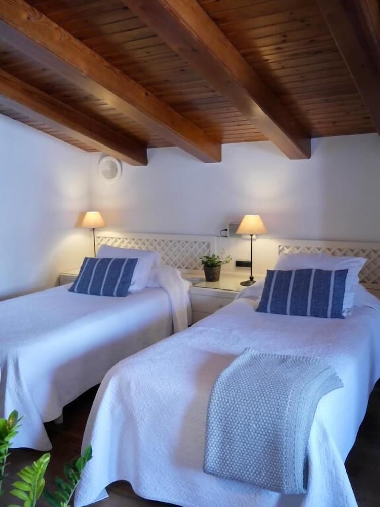 Hostal De La Plaaa 9/49