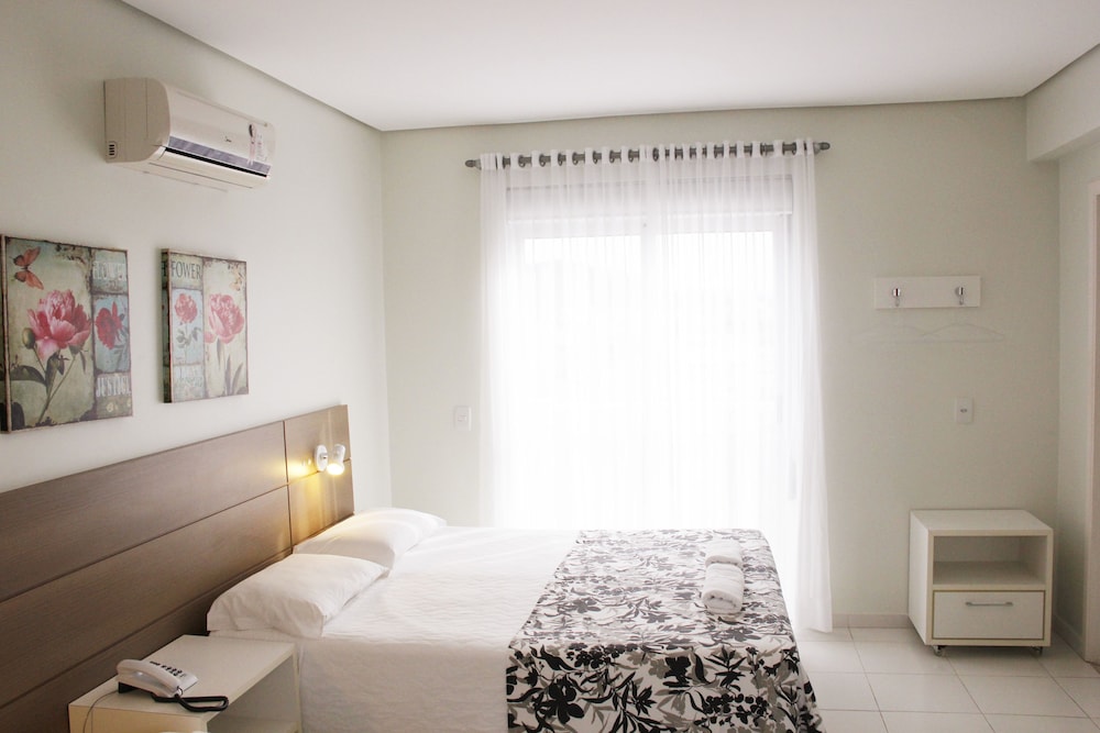 DELUXE, DOUBLE BED