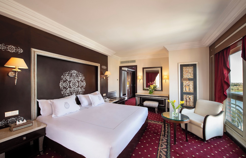 Diplomat, Suite, King Bed, City Side, River View
