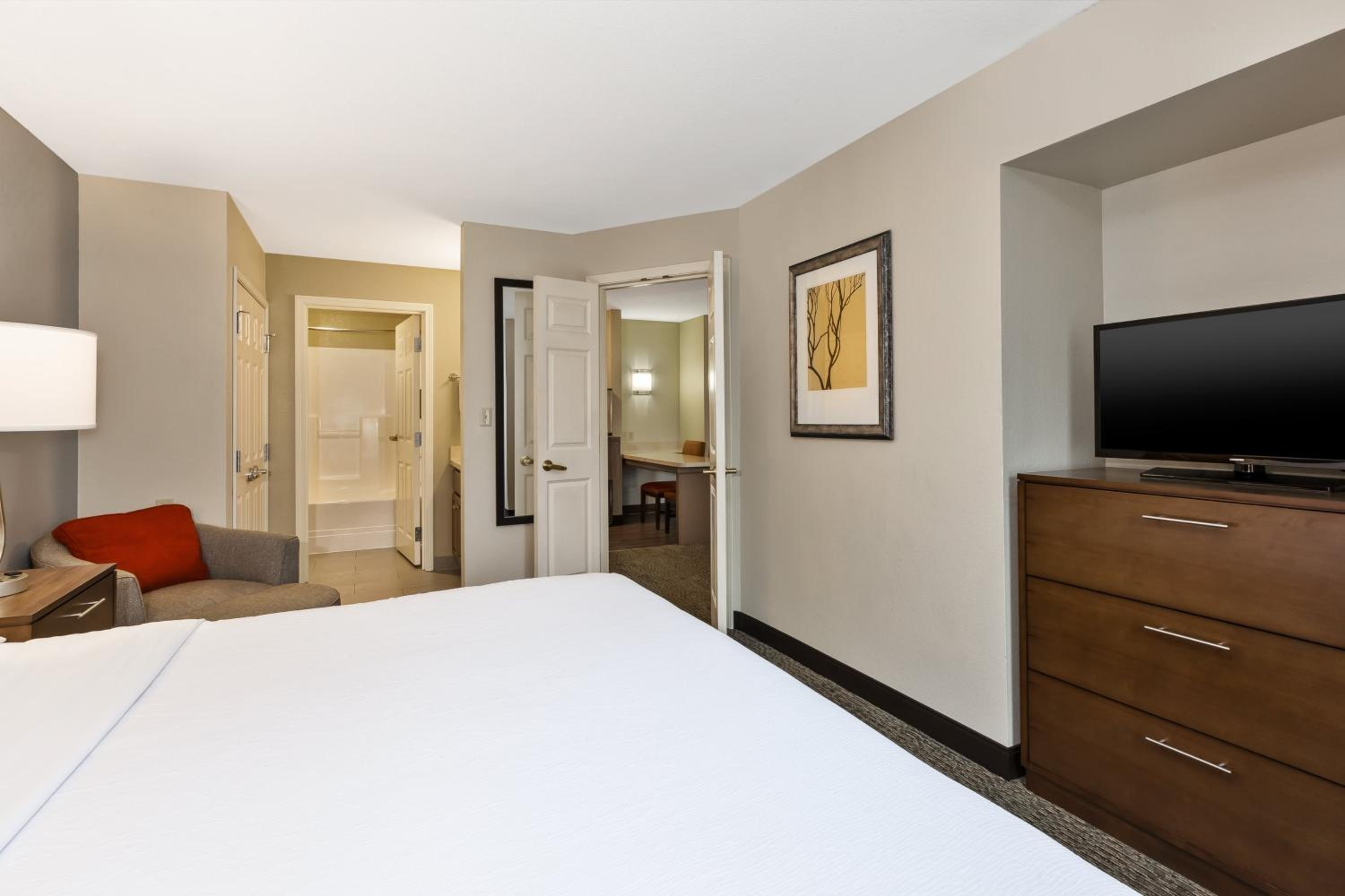 جناح بغرفتي نوم، STAYBRIDGE SUITES KALAMAZOO 5/5