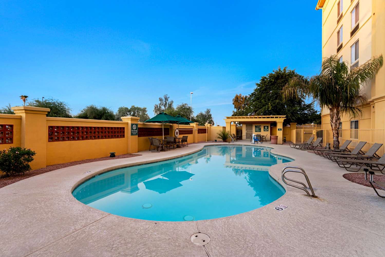 La Quinta Inn Suites By Wyndham Mesa Superstition Springs 48/52