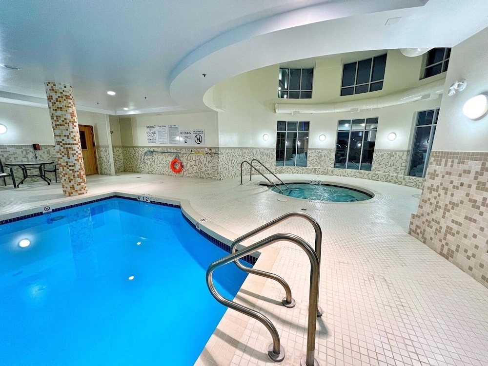 Chateau Inn and Suites Bonnyville 15/42
