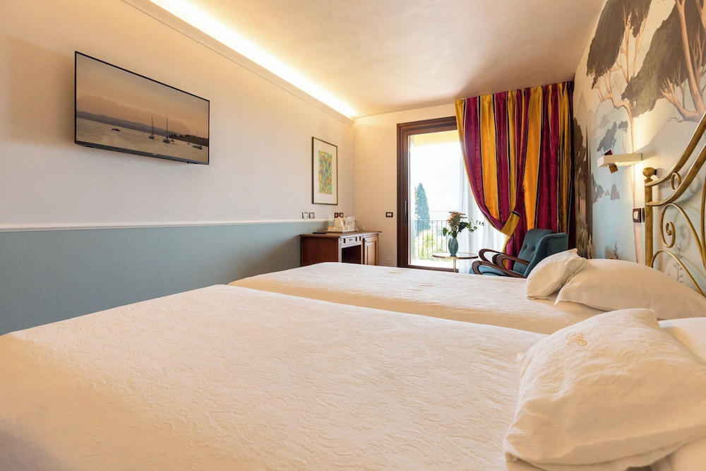 Villa Madrina Lovely and Dynamic Hotel 13/49