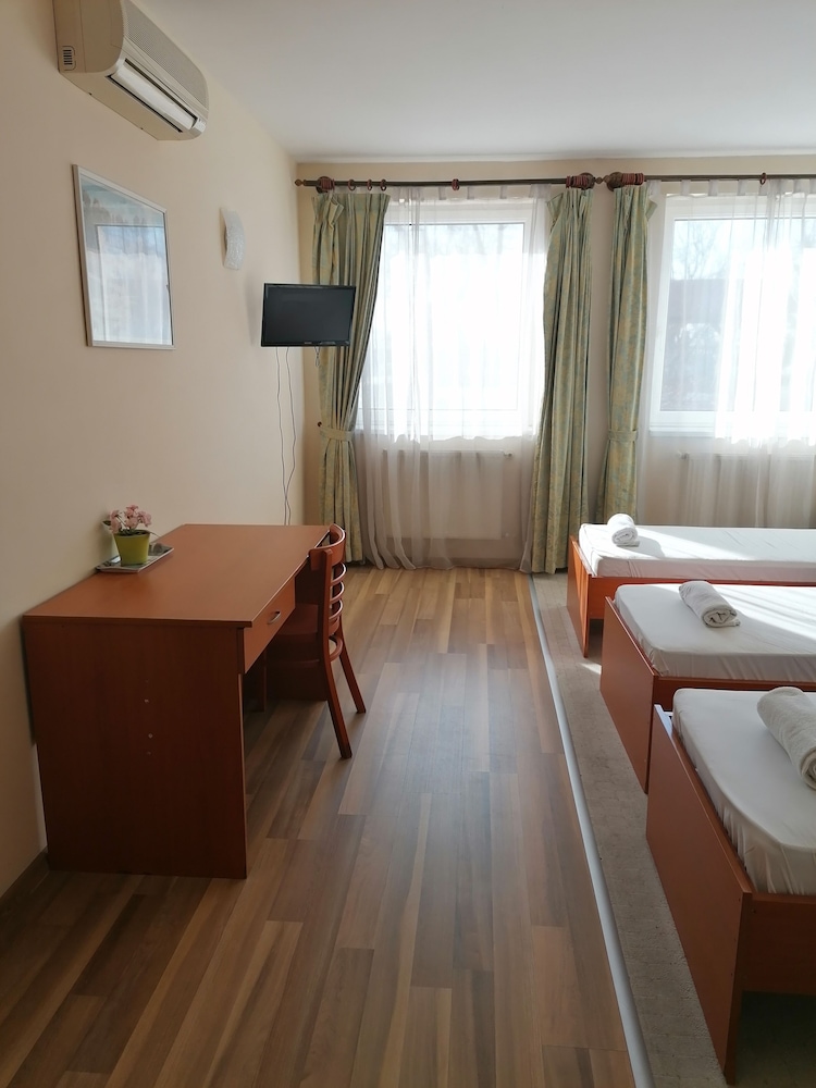 Hotel Ferihegy 17/30