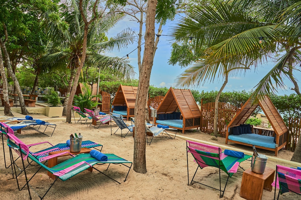 Blue Apple Beach Hotel 30/50
