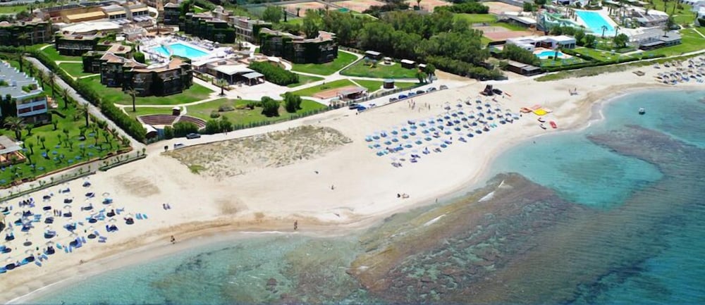 Bella Beach Hotel 69/70