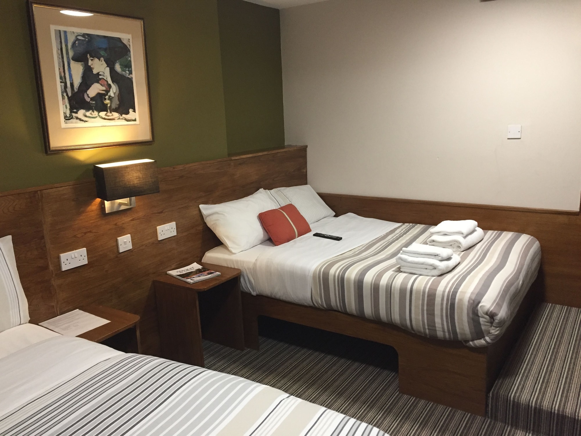ROOM, QUADRUPLE